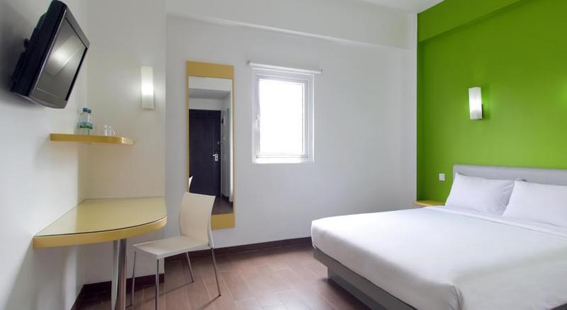 Amaris Hotel Bekasi Barat Exterior foto